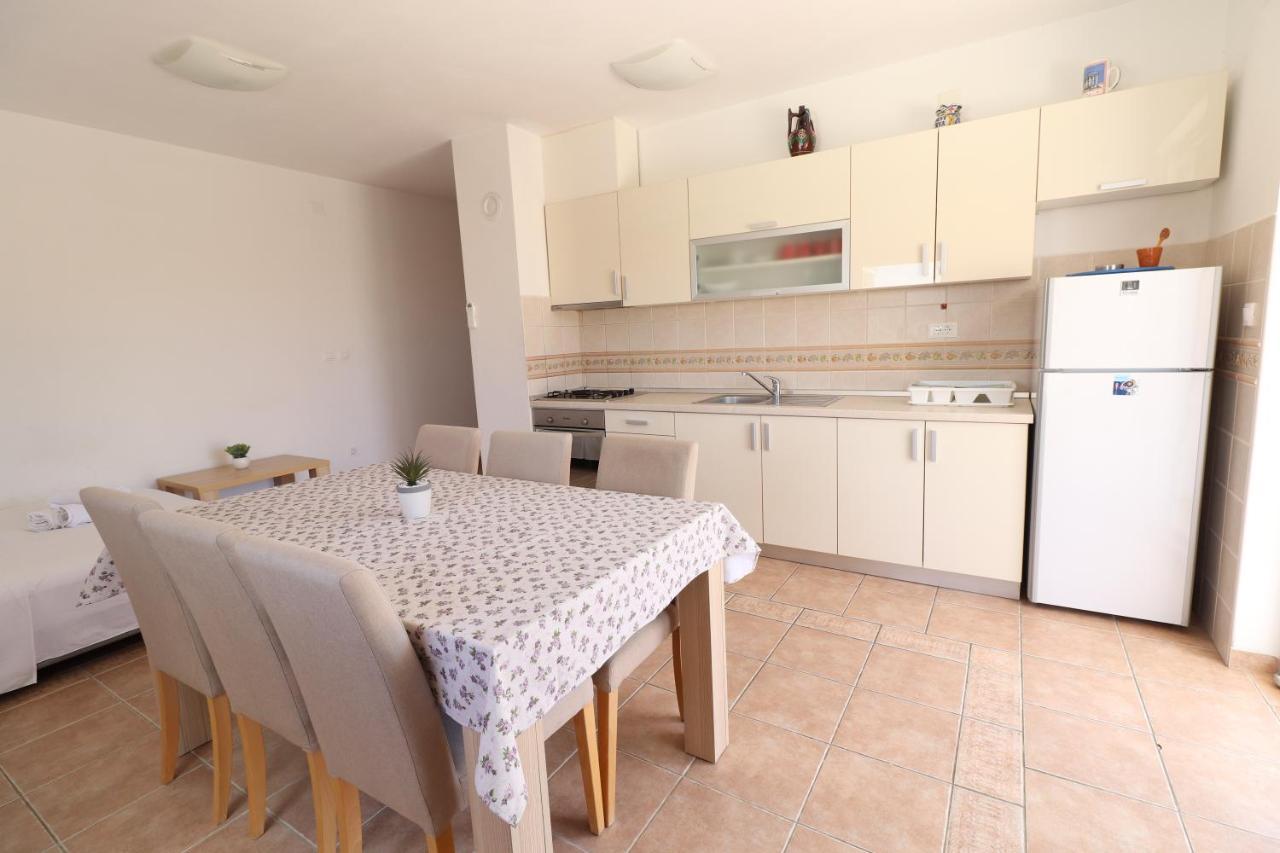 Apartment Dony - Ticic Novalja Exterior photo