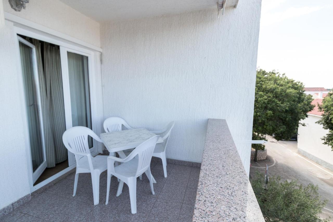 Apartment Dony - Ticic Novalja Exterior photo