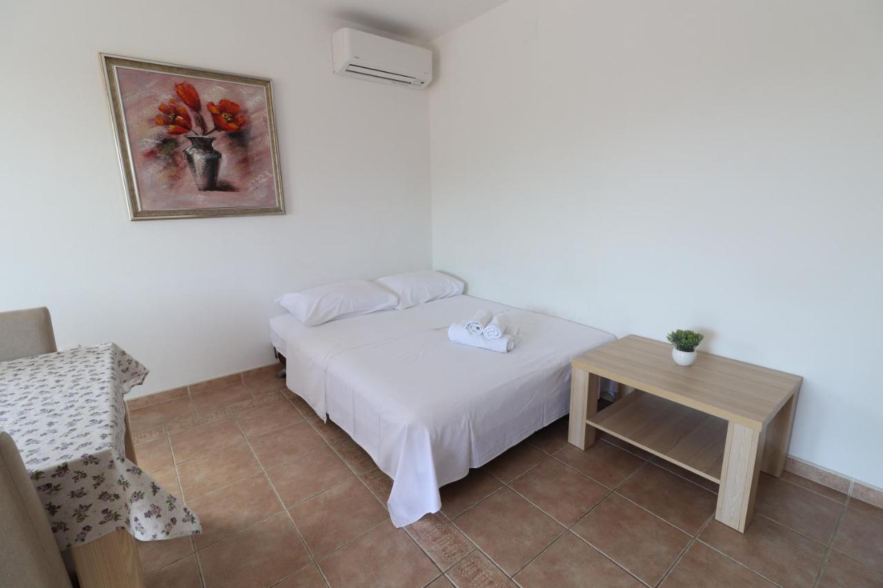 Apartment Dony - Ticic Novalja Exterior photo